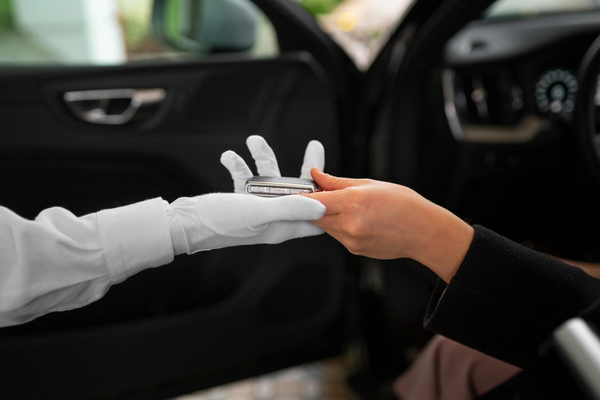 Leasing samochodu i sprzętu u lekarza – co się bardziej opłaca i jak to rozliczyć?